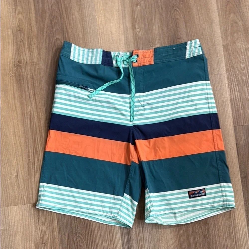Patagonia Men's Stretch Wavefarer® Boardshorts Swim Trunks 21